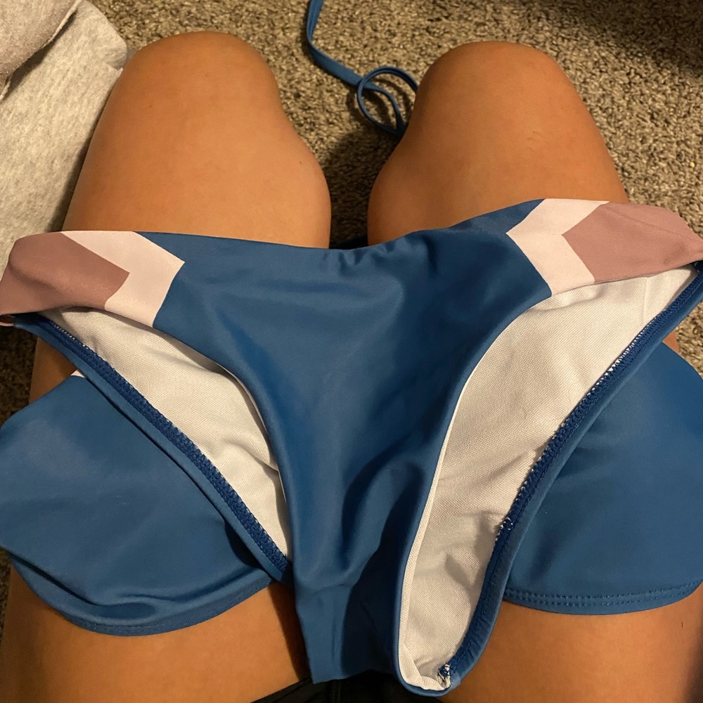 Shein bikini - Picture 2 of 2